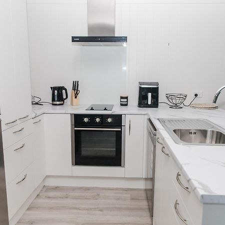 Appartamento Bombay Hills Modern Retreat Auckland Esterno foto