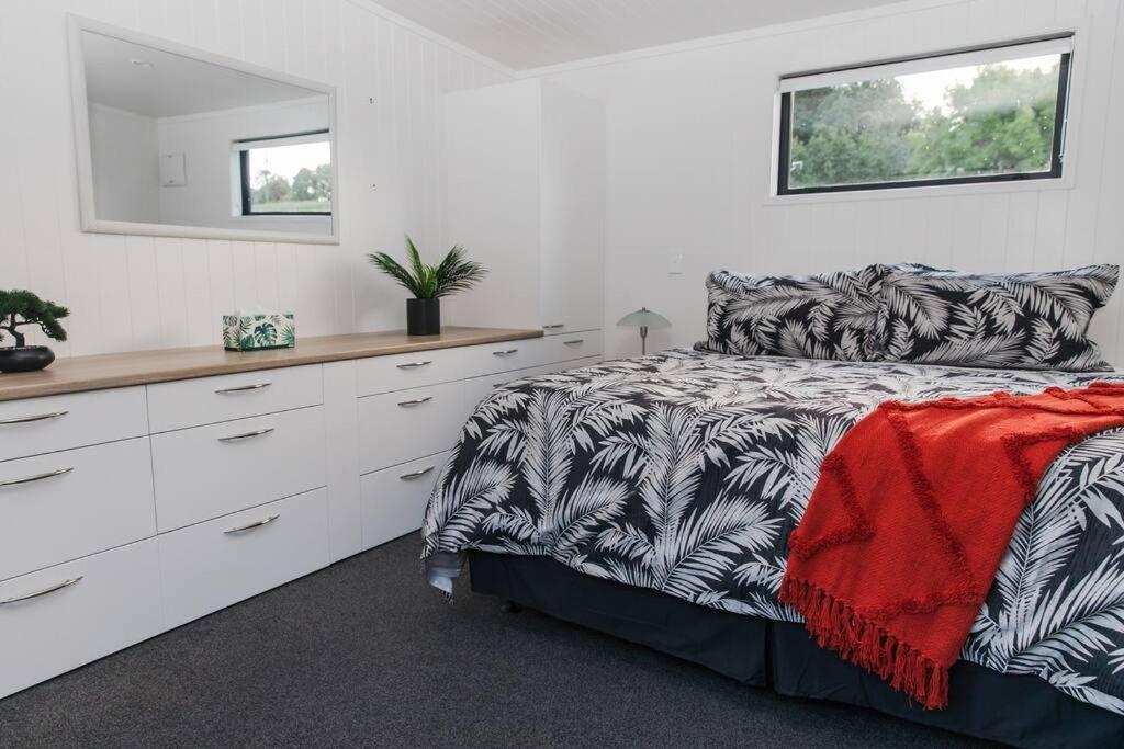 Appartamento Bombay Hills Modern Retreat Auckland Esterno foto