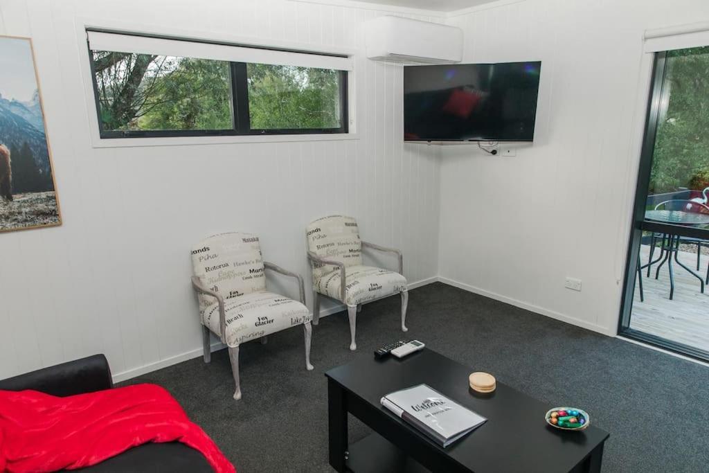 Appartamento Bombay Hills Modern Retreat Auckland Esterno foto