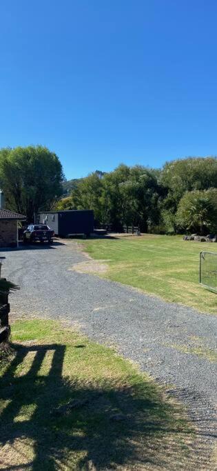 Appartamento Bombay Hills Modern Retreat Auckland Esterno foto