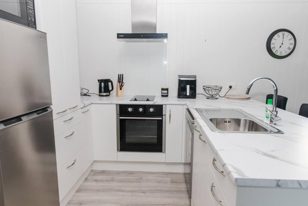 Appartamento Bombay Hills Modern Retreat Auckland Esterno foto