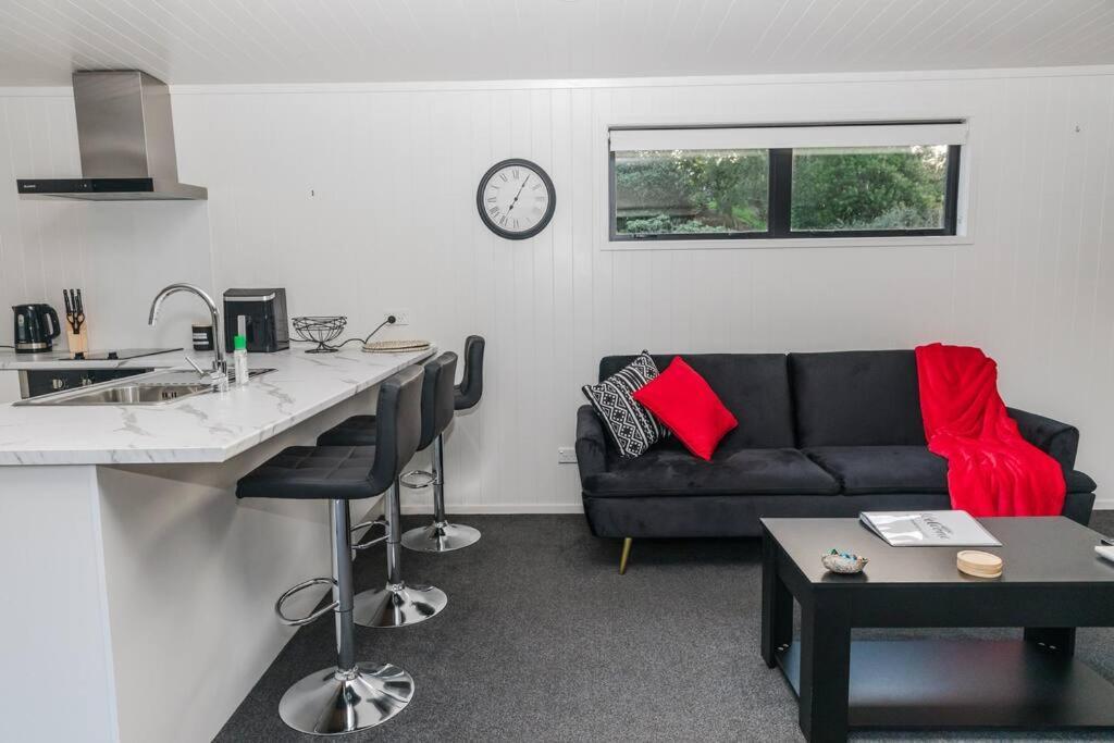 Appartamento Bombay Hills Modern Retreat Auckland Esterno foto