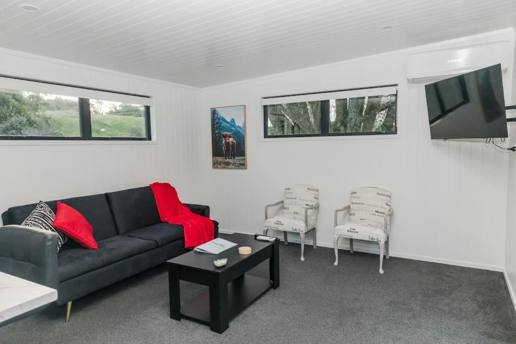 Appartamento Bombay Hills Modern Retreat Auckland Esterno foto