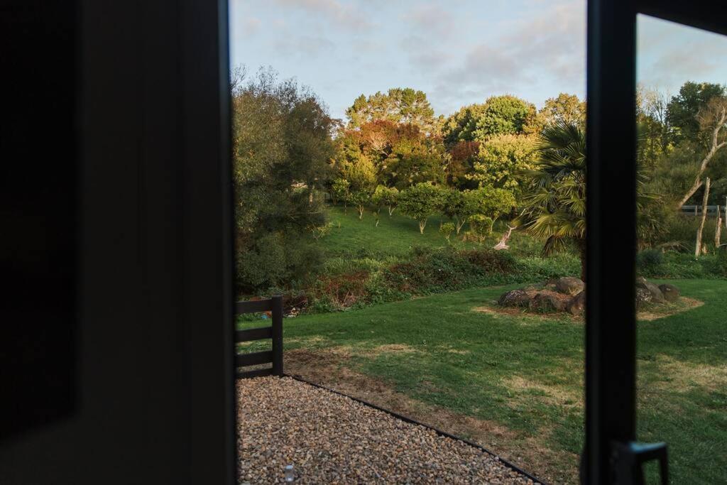 Appartamento Bombay Hills Modern Retreat Auckland Esterno foto