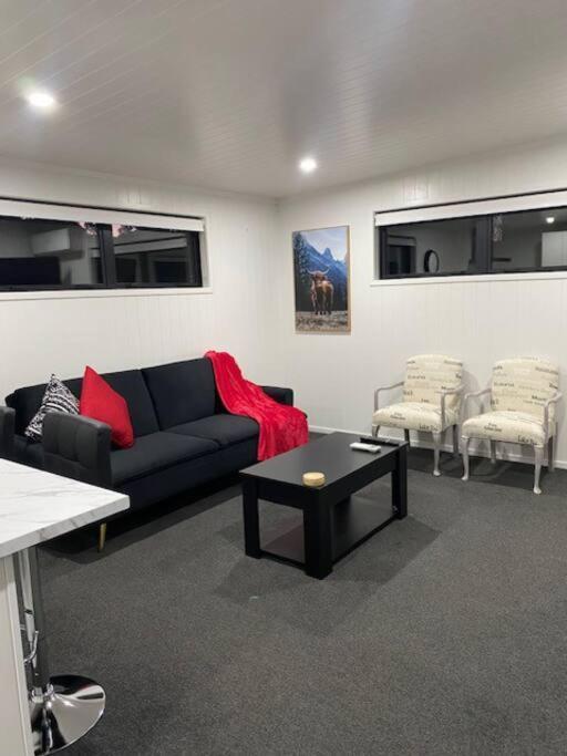 Appartamento Bombay Hills Modern Retreat Auckland Esterno foto