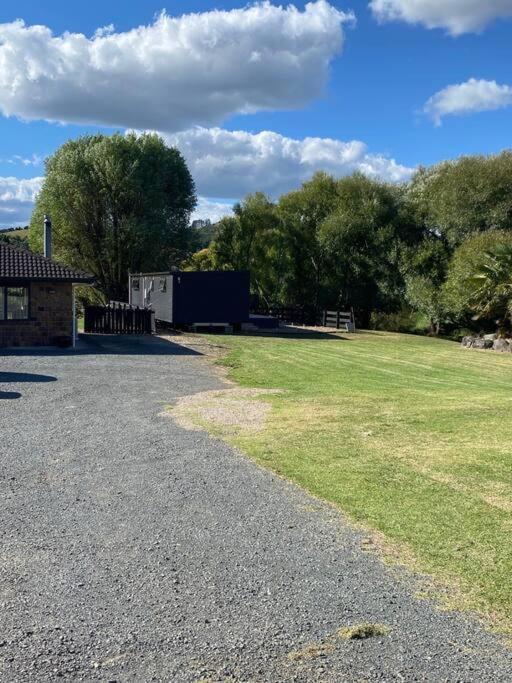 Appartamento Bombay Hills Modern Retreat Auckland Esterno foto